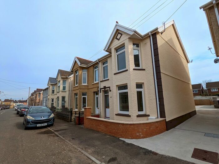 3 Bedroom Property To Rent In Tir-Y-Dail Lane, Ammanford, Carmarthenshire, SA18