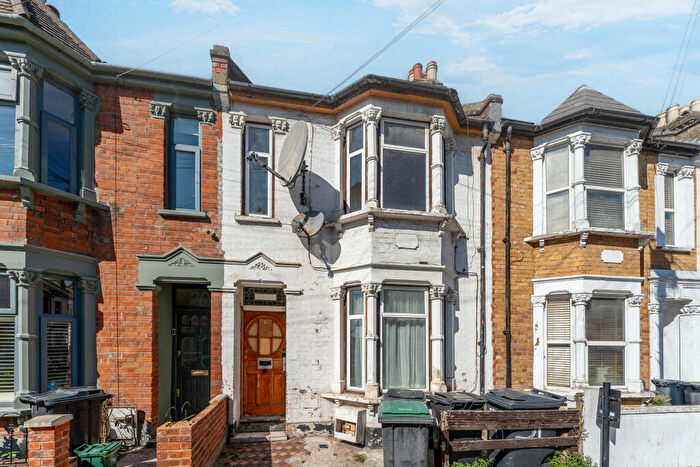 3 Bedroom Terraced House For Sale In Winchelsea Road, London, N17