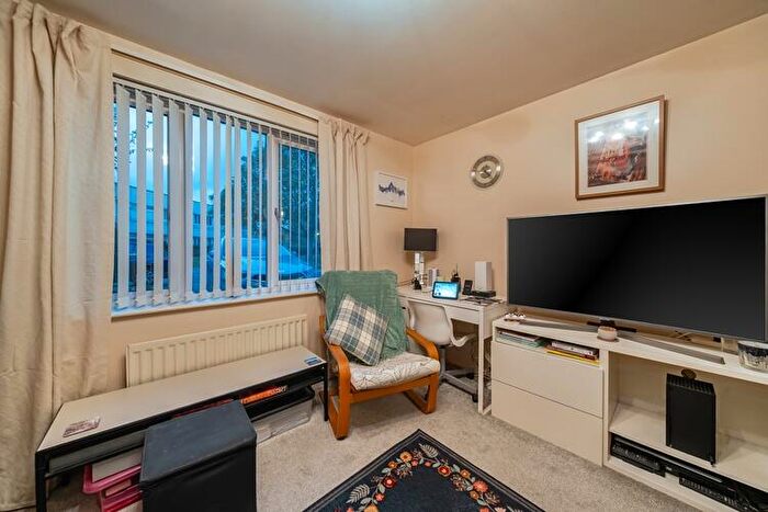 1 Bedroom Flat For Sale In Mollison Drive, Wallington, London, SM6