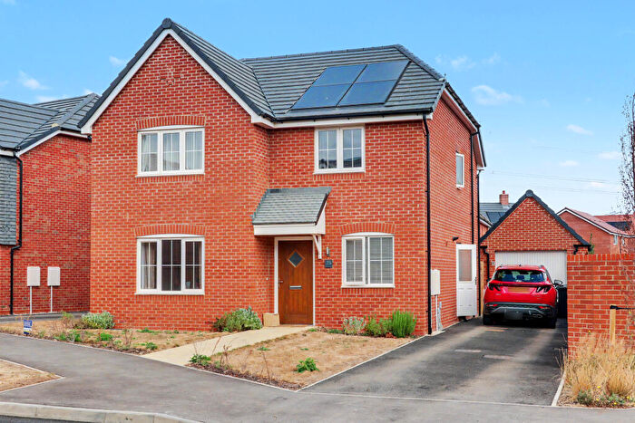 4 Bedroom Detached House To Rent In Honeychurch Way, Stevenage, Hertfordshire, SG1