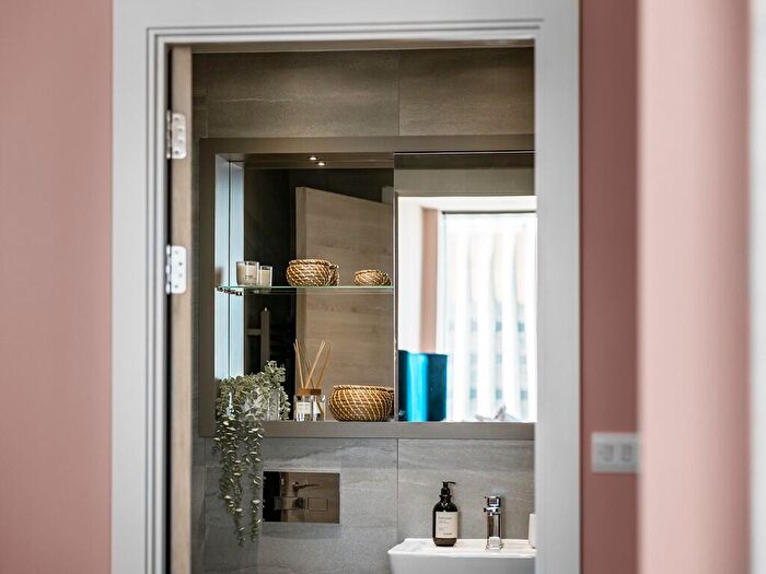 2 Bedroom Apartment To Rent In The Mercian, Broad Street, B15