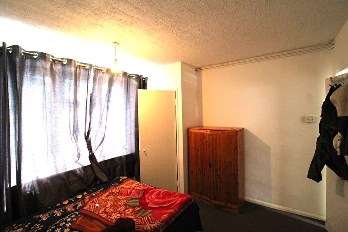 3 Bedroom Flat To Rent In Guru Nanak Road, Southall, UB2