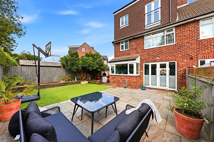 4 Bedroom Semi Detached House For Sale In The Fairway, Pudsey, LS28
