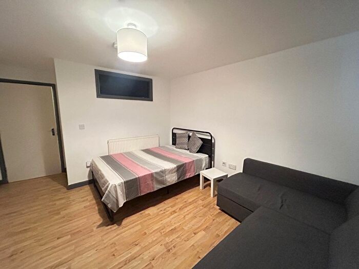 4 Bedroom Flat To Rent In Raven Row, London, E1