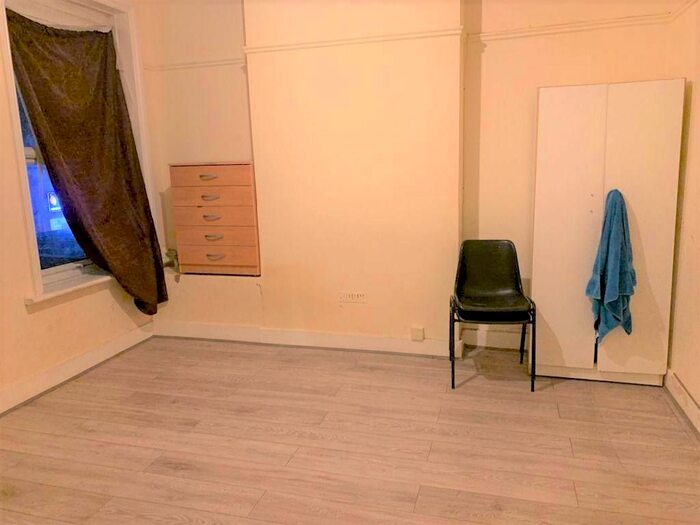 1 Bedroom Flat To Rent In Heron Mews, Ilford, IG1