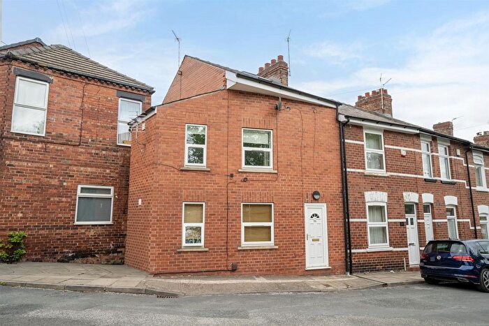2 Bedroom Flat For Sale In Kitchener Street, York, YO31