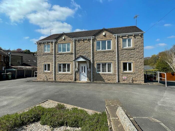 2 Bedroom Flat To Rent In Huddersfield Road, New Mill, Holmfirth, West Yorkshire, Uk, HD9