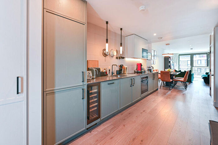 2 Bedroom Flat For Sale In Windsor Square, Woolwich Riverside, Woolwich, SE18
