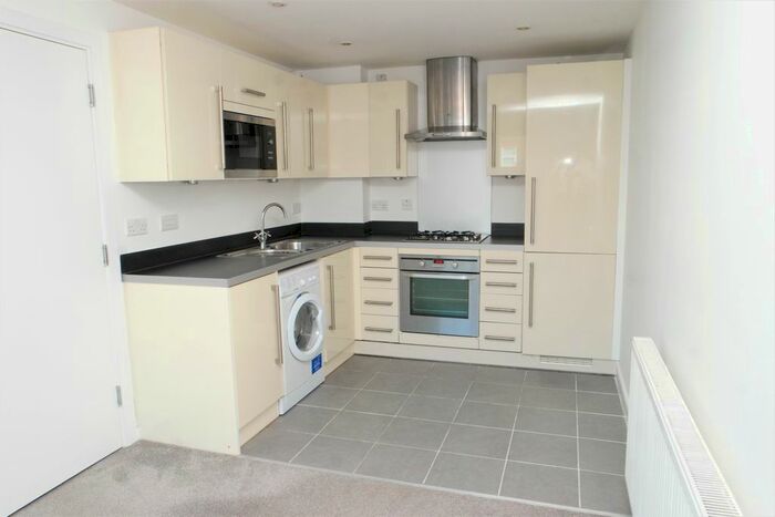 2 Bedroom Flat To Rent In Halfway Street, Sidcup, Kent, DA15