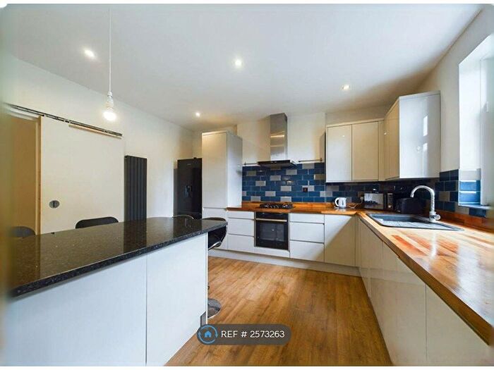 2 Bedroom Flat To Rent In Croham Road, South Croydon, CR2