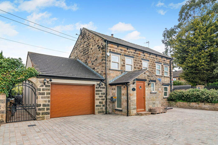 3 Bedroom Detached House To Rent In Wetherby Road, Leeds, LS14