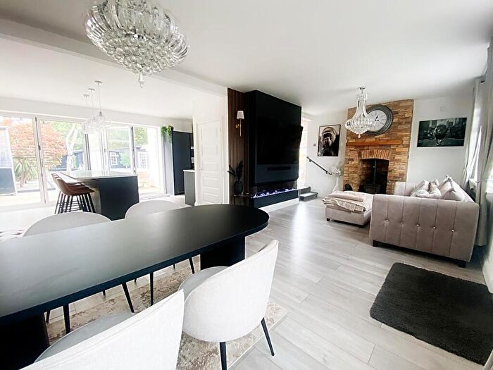 3 Bedroom Semi-Detached House For Sale In Kentmere Avenue, Walkergate, Newcastle Upon Tyne, NE6