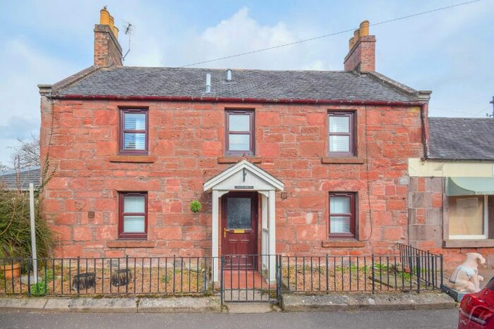 4 Bedroom Town House To Rent In High Street, Edzell, Angus, DD9