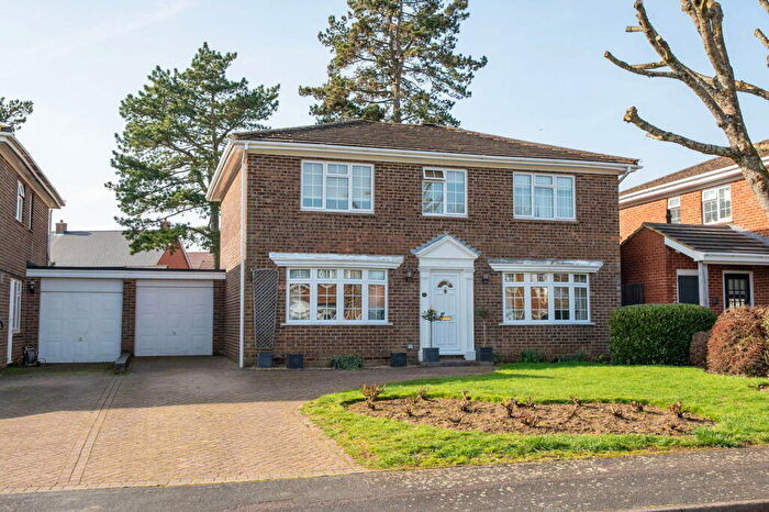 4 Bedroom Detached House For Sale In Beech Tree Close, Oakley, RG23