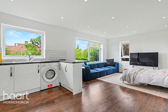 Studio For Sale In Wingletye Lane, Hornchurch, RM11
