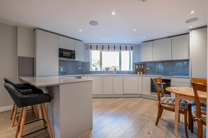 3 Bedroom Flat To Rent In Ashburnham Mews, London, SW1P