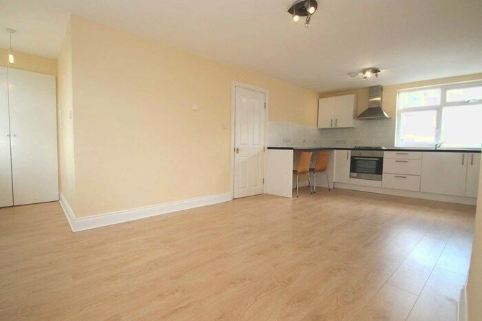 1 Bedroom Flat To Rent In Oldfield Circus, Northolt, Middlesex, UB5