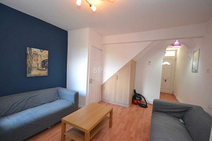 4 Bedroom Terraced House To Rent In Pitcroft Avenue, Earley, Reading, Berkshire, RG6