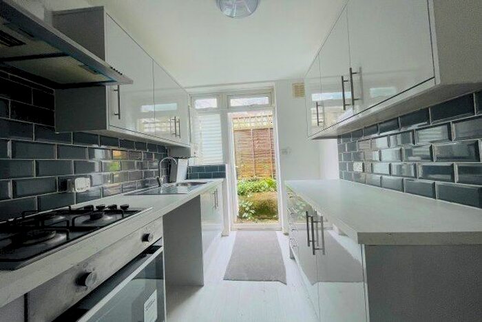 2 Bedroom Flat To Rent In Brighton Road, Purley, CR8