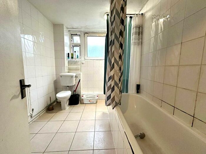 3 Bedroom Flat To Rent In Linsdell Road, Barking, IG11