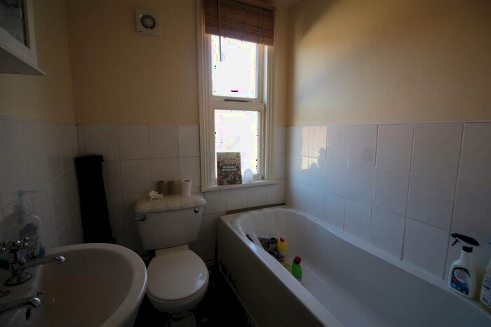 6 Bedroom End Of Terrace House To Rent In Rothesay Avenue, Nottingham, NG7