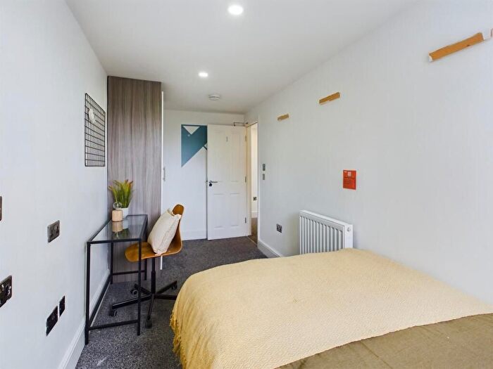4 Bedroom Flat To Rent In Edge Lane, Liverpool, L7