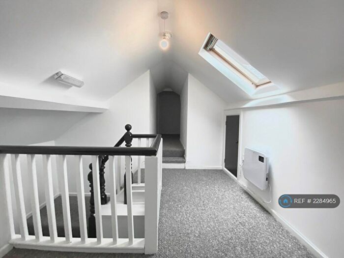 1 Bedroom Flat To Rent In Penygroes, Llanelli, SA14
