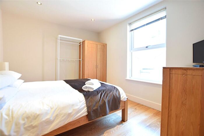 1 Bedroom Apartment To Rent In Cross Street, Reading, Berkshire, RG1