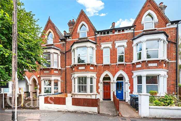 2 Bedroom Apartment For Sale In Chalfont Road, South Norwood, SE25