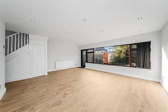 3 Bedroom Terraced House To Rent In Gordon Road, North Chingford, E4