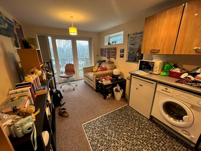 1 Bedroom Flat To Rent In Millbrook Road East, Freemantle, Southampton SO15
