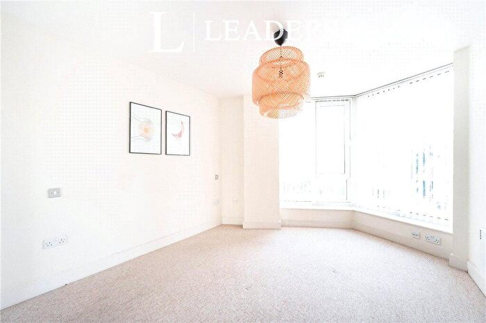 2 Bedroom Apartment For Sale In The Canalside, Gunwharf Quays, Portsmouth, PO1