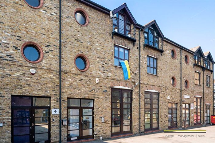 2 Bedroom Flat To Rent In Broomgrove Road, London, SW9