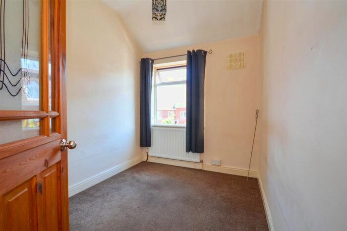 3 Bedroom Terraced House For Sale In Queens Road, Morley, Leeds, LS27