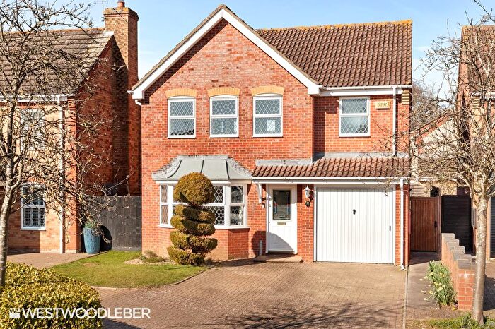 4 Bedroom Detached House For Sale In Pulham Avenue, Broxbourne, EN10