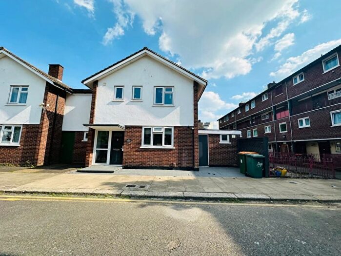 1 Bedroom Property To Rent In Oxford Road, London, E15