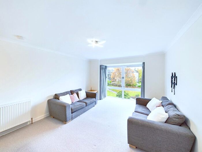 3 Bedroom Flat To Rent In Gillsland Park, Merchiston, Edinburgh, EH10