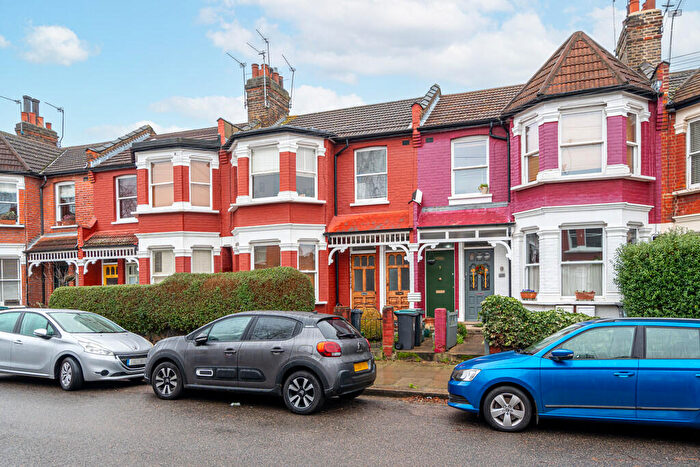 2 Bedroom Apartment To Rent In South View Road, Hornsey, London, N8