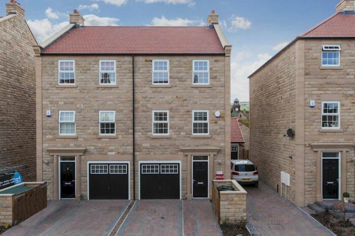 4 Bedroom Detached House To Rent In Scalebor Gardens, Burley In Wharfedale, Ilkley, West Yorkshire, LS29