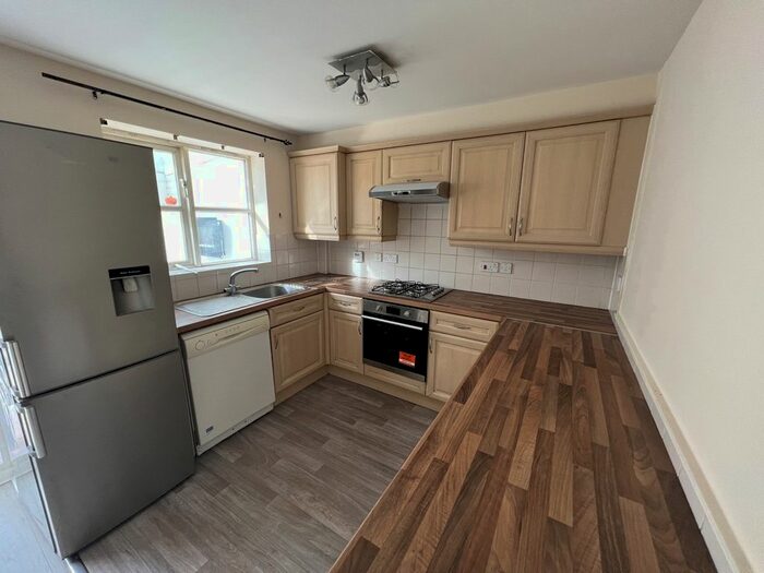 4 Bedroom Semi-Detached House To Rent In Wepham Close, Hayes, Middlesex, UB4