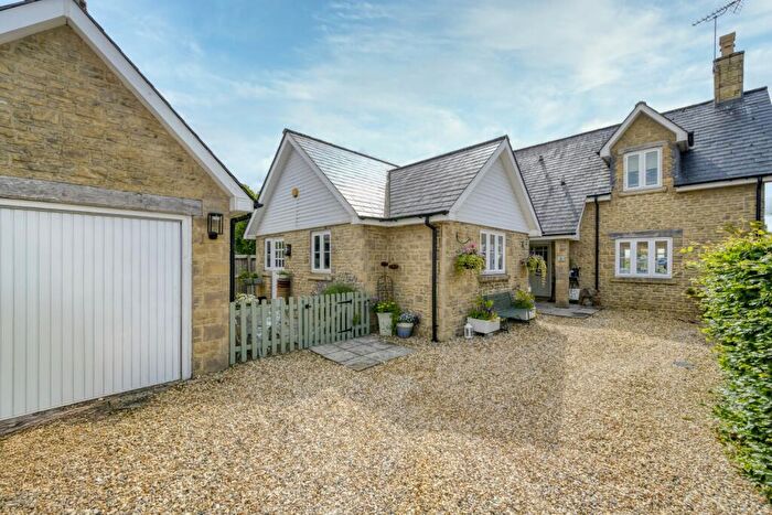 4 Bedroom Detached House For Sale In Courtfields, Latton, SN6