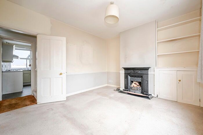 2 Bedroom Semi-Detached House For Sale In St. Peters Street, Tunbridge Wells, TN2 - Photo 3