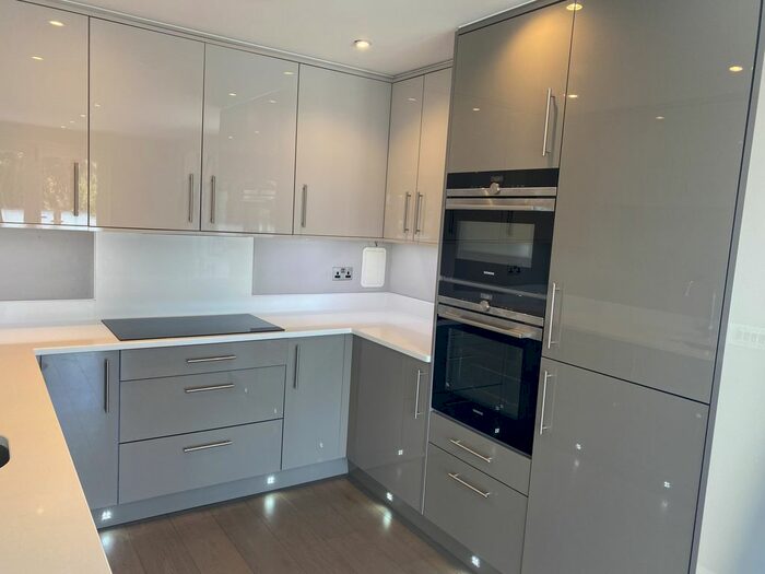 2 Bedroom Flat To Rent In Bushey, Hertsmere, Hertfordshire, WD23