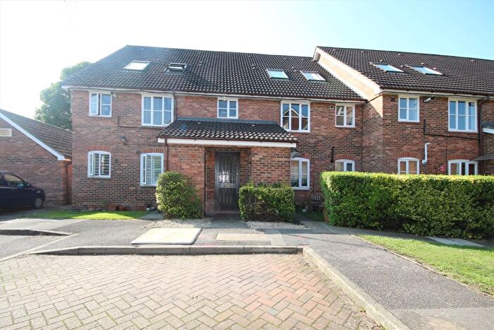 1 Bedroom Flat To Rent In Godolphin Place, London, W3