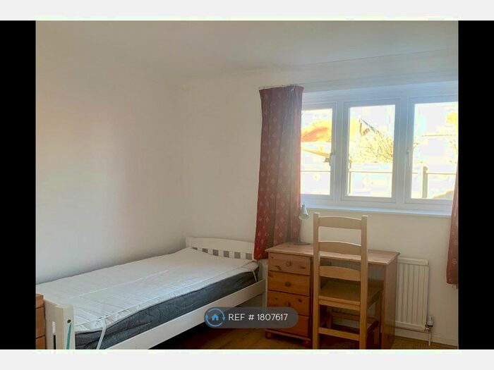 3 Bedroom Maisonette To Rent In Tiverton Way, Cambridge, CB1