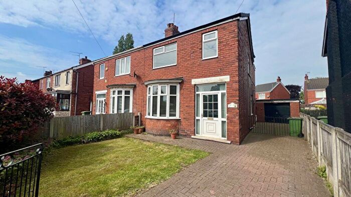 3 Bedroom Semi-Detached House For Sale In Bushfield Road, Scunthorpe, DN16