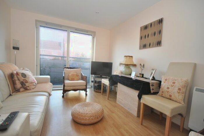 2 Bedroom Flat To Rent In Watersmeet, Chatham, ME4