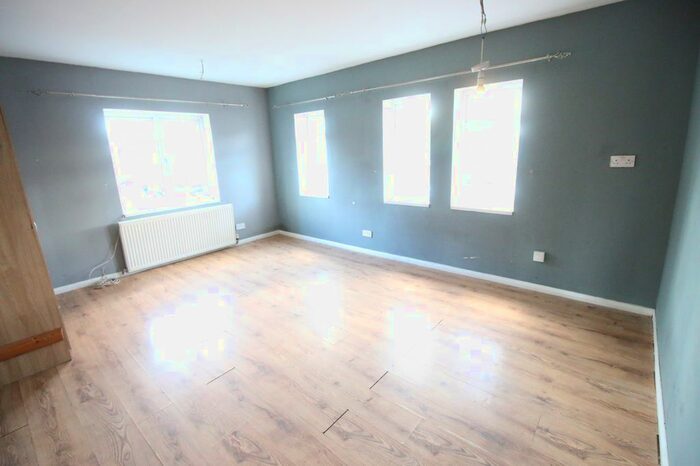 1 Bedroom Flat To Rent In Wellington Road South, Hounslow, TW4