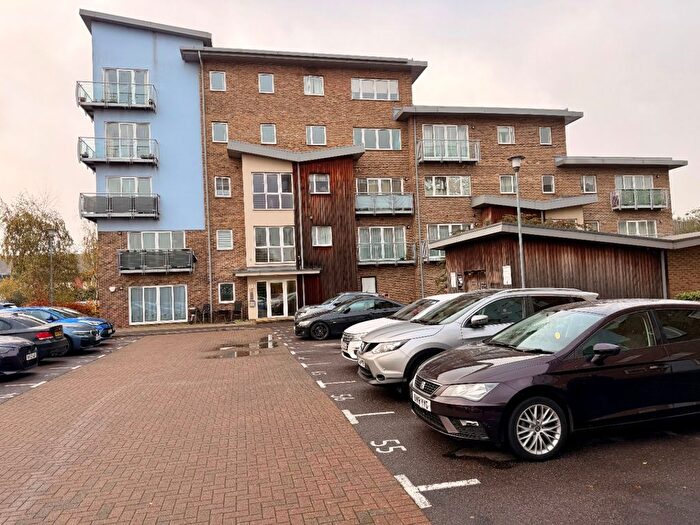 1 Bedroom Flat To Rent In Sundeala Close, Sunbury, TW16