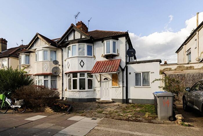 Studio To Rent In Burnley Road, London, NW10